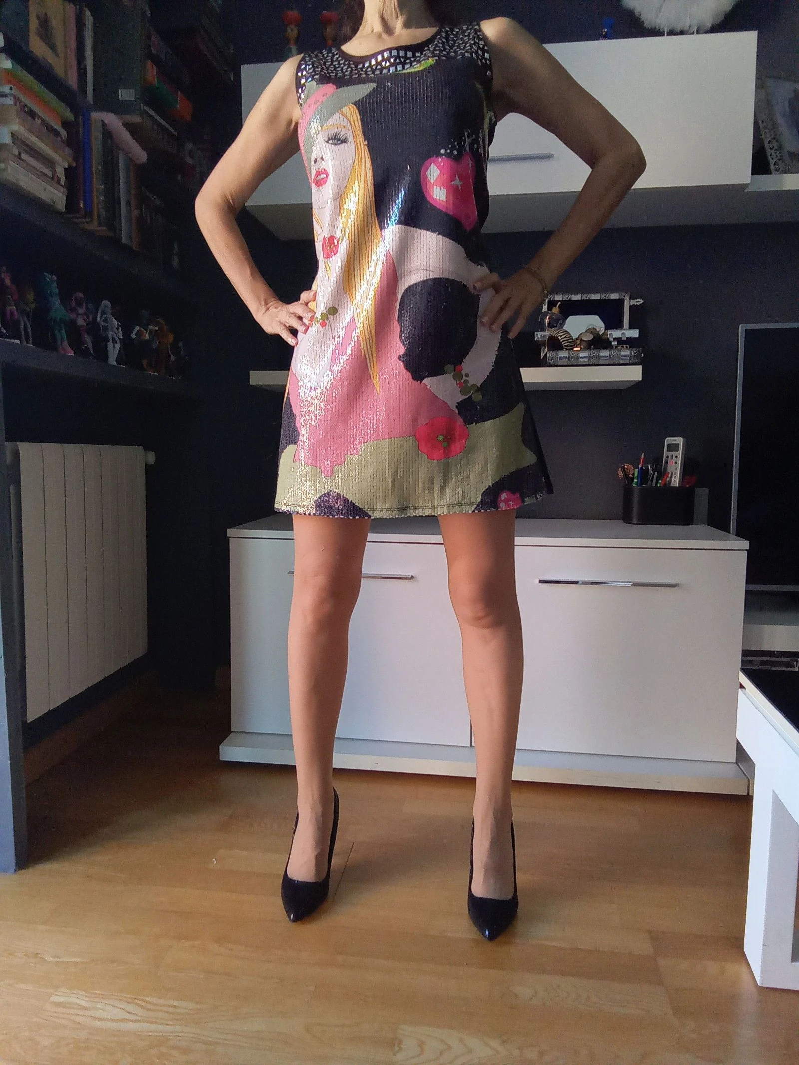 Meerkleurige jurk met pailletten en studs – photo 5